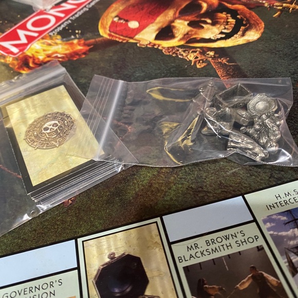 MONOPOLY DISNEY PIRATES OF THE CARIBBEAN COLLECTOR’S EDITION GAME COMPLETE - Picture 8 of 13